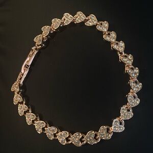 Elegant Heart-Shaped Gold Bracelet